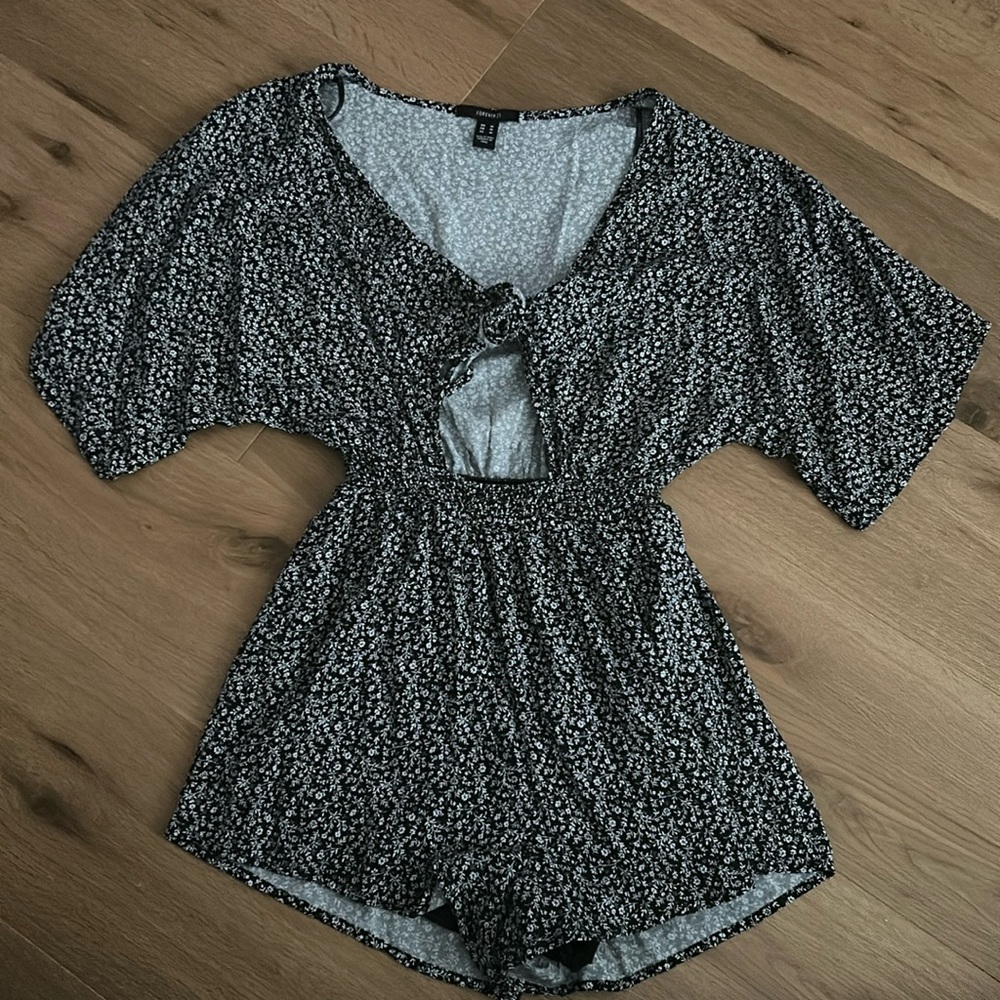 Forever 21 Black and white romper